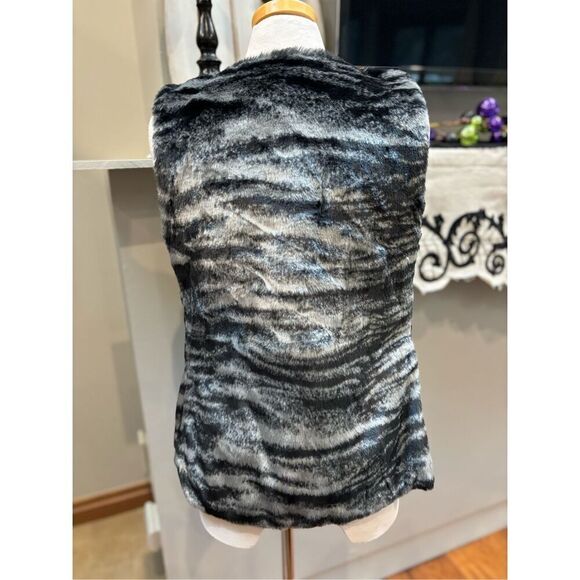 Forever 21 4 faux fur animal print black white open front lined vest w-side pock - Picture 3 of 5
